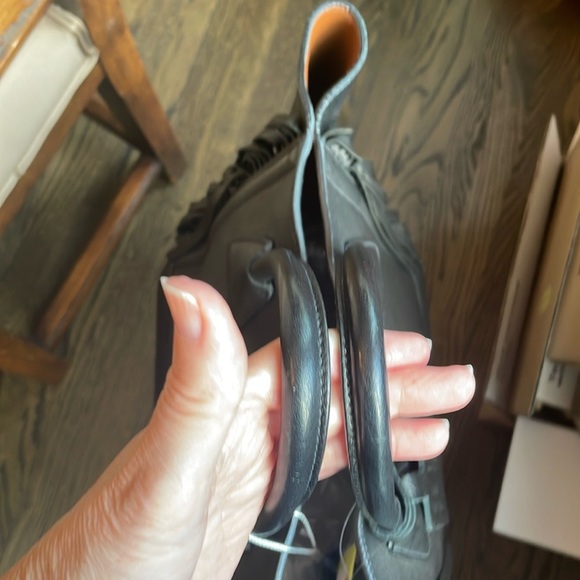 🛍HOST PICK🛍Beyond Stunning all Leather Prada Bag - Picture 3 of 16